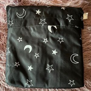 Portable blackout curtain - one size fits all